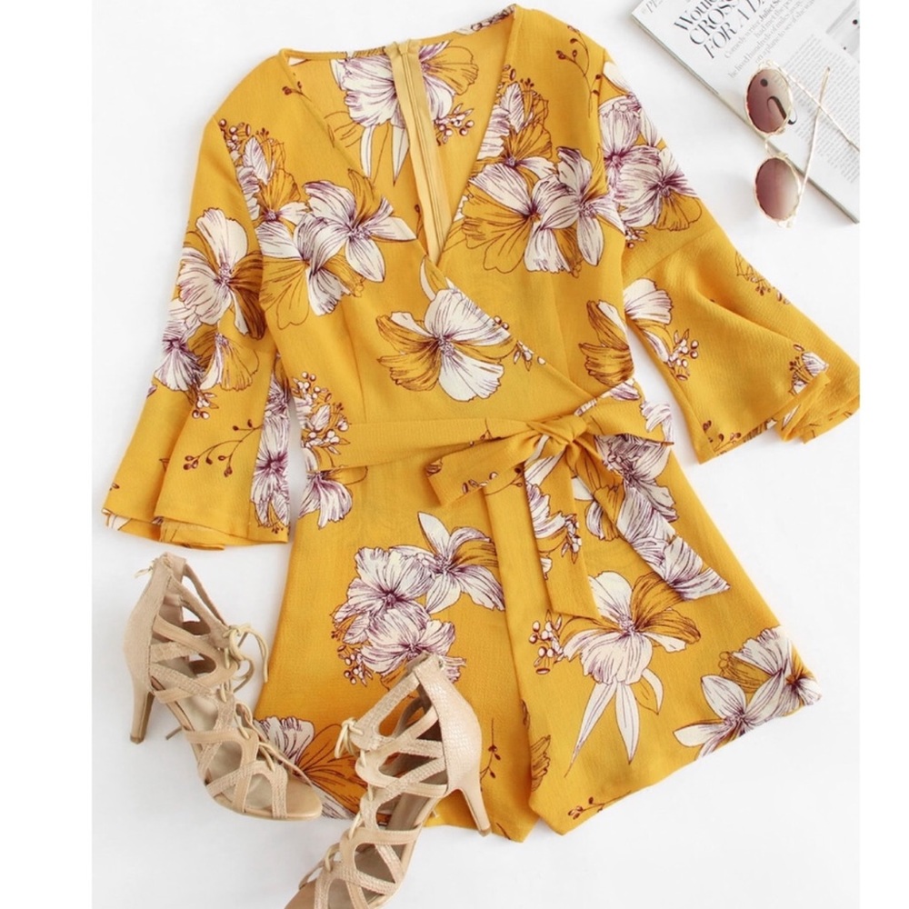 🌼Floral Tie Romper